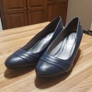 Life Stride navy wedges